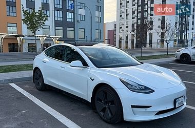 Седан Tesla Model 3 2018 в Ровно