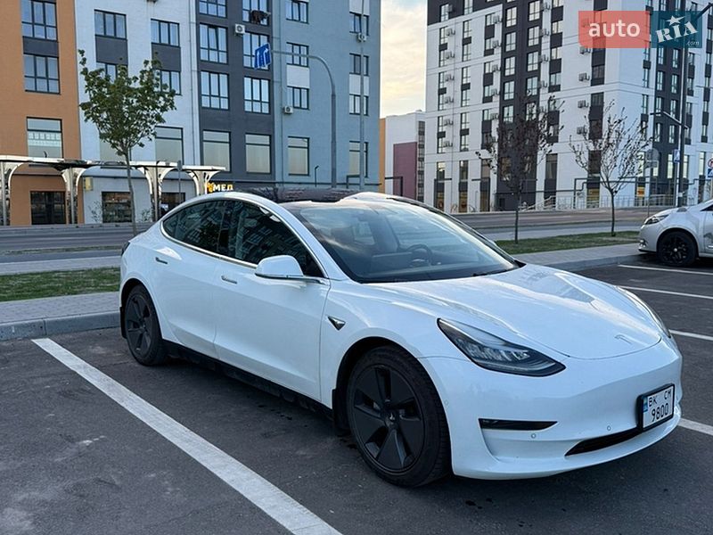 Седан Tesla Model 3 2018 в Ровно
