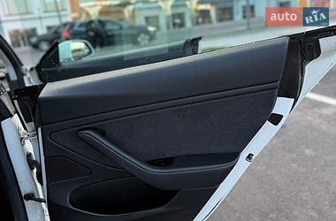 Седан Tesla Model 3 2018 в Ровно