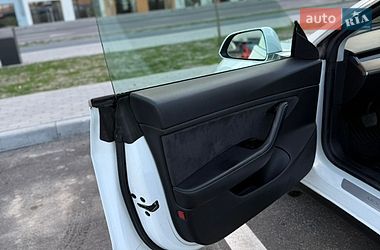 Седан Tesla Model 3 2018 в Ровно