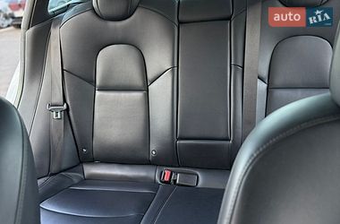 Седан Tesla Model 3 2018 в Ровно