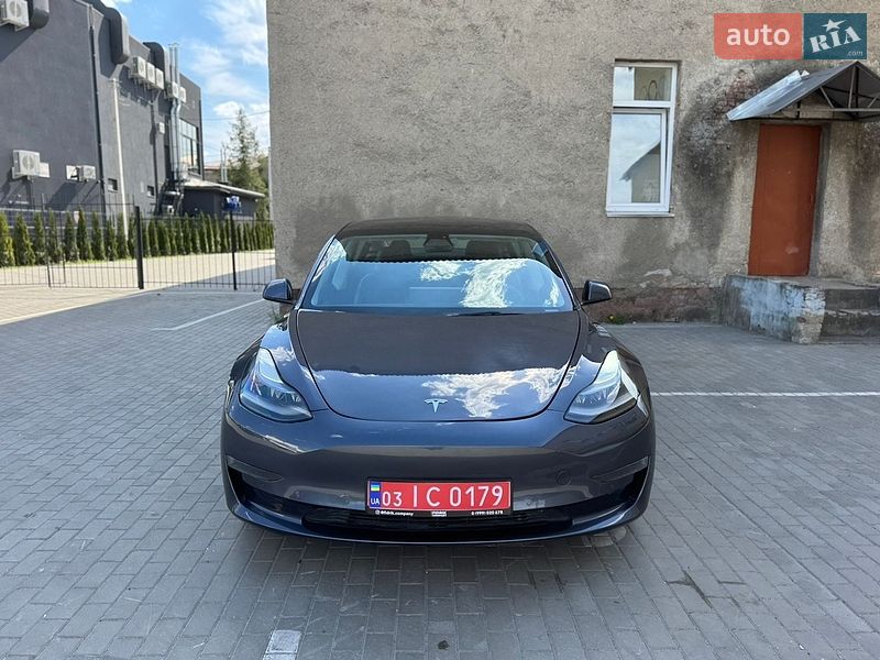 Седан Tesla Model 3 2021 в Луцке