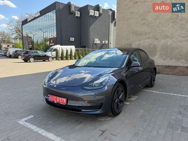 Седан Tesla Model 3 2021 в Луцке