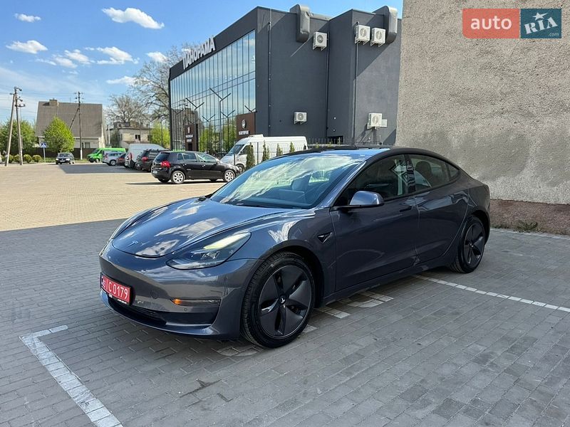 Седан Tesla Model 3 2021 в Луцке