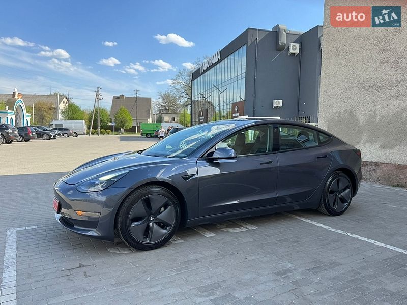 Седан Tesla Model 3 2021 в Луцке