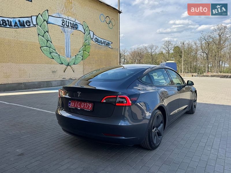 Седан Tesla Model 3 2021 в Луцке