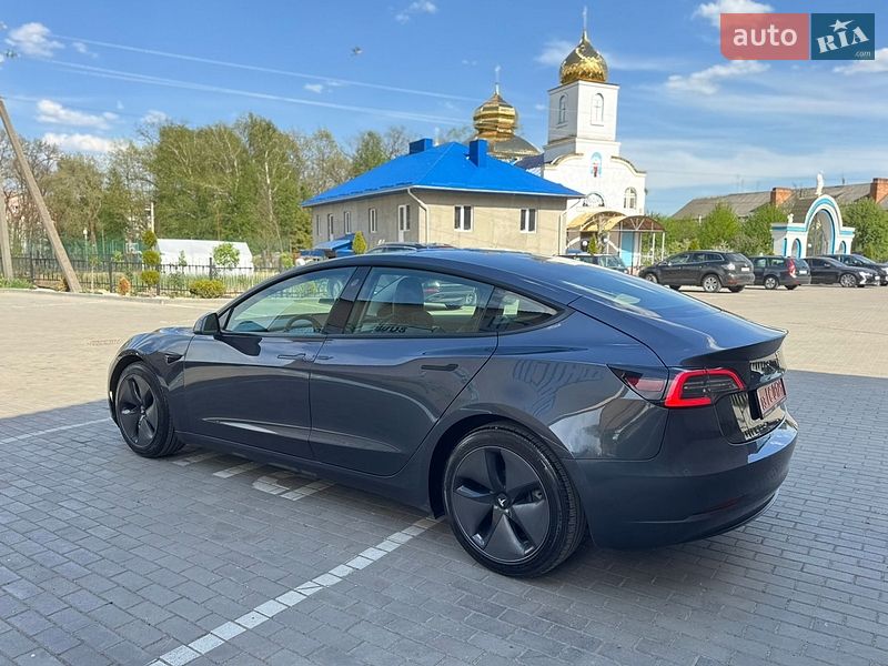 Седан Tesla Model 3 2021 в Луцке