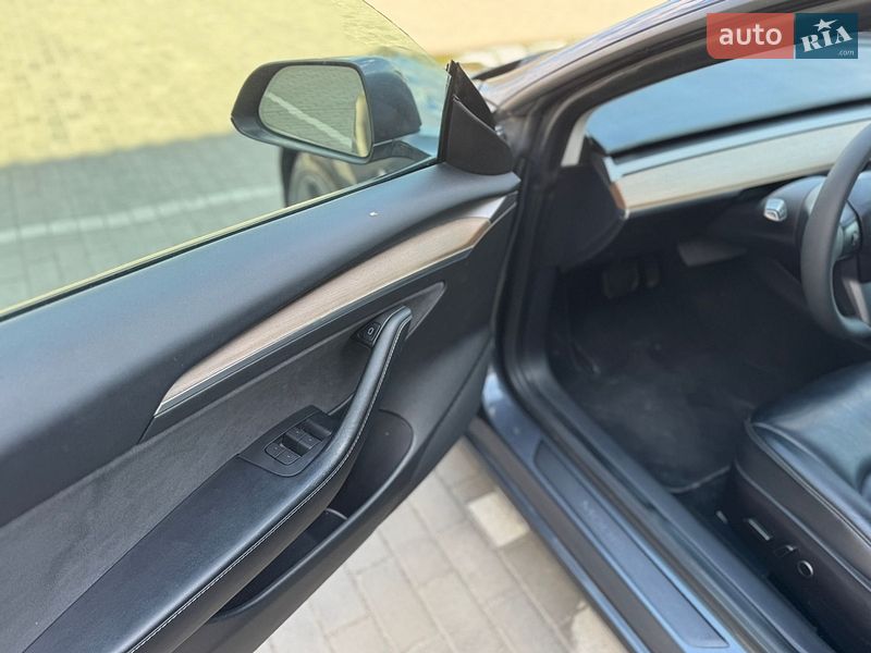 Седан Tesla Model 3 2021 в Луцке