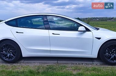Седан Tesla Model 3 2024 в Стрые