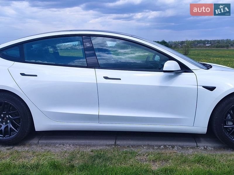 Седан Tesla Model 3 2024 в Стрые
