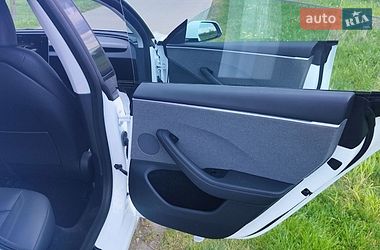 Седан Tesla Model 3 2024 в Стрые