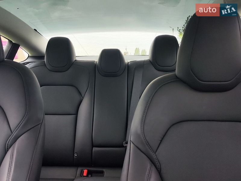 Седан Tesla Model 3 2024 в Стрые