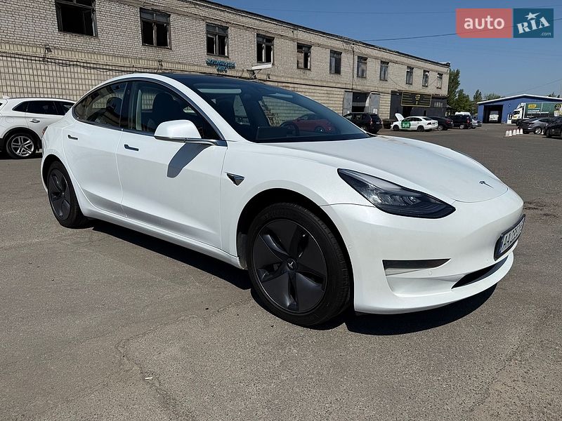 Седан Tesla Model 3 2018 в Києві