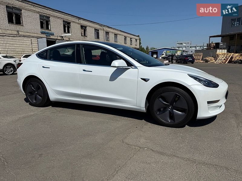 Седан Tesla Model 3 2018 в Києві