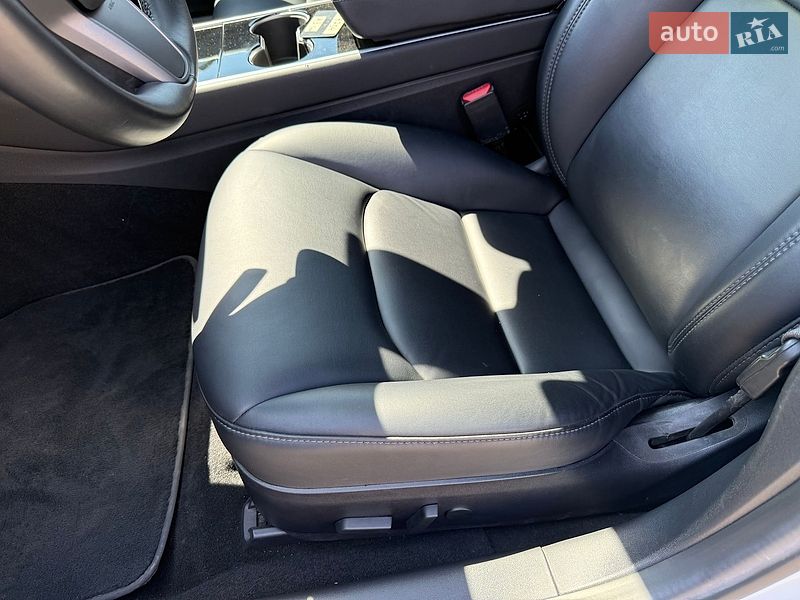 Седан Tesla Model 3 2018 в Києві