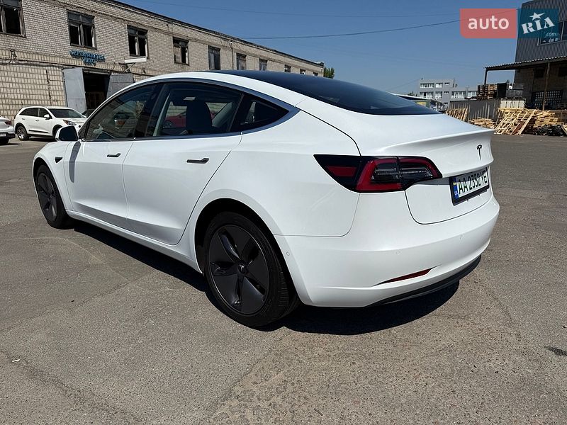 Седан Tesla Model 3 2018 в Києві