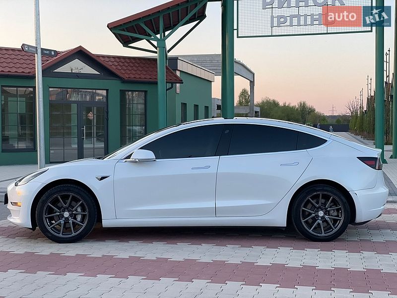 Седан Tesla Model 3 2019 в Ирпене
