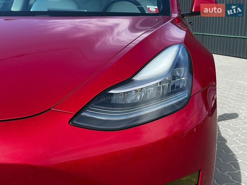 Седан Tesla Model 3 2020 в Львові