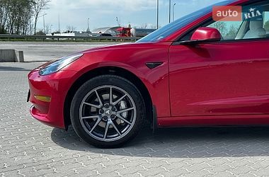 Седан Tesla Model 3 2020 в Львові