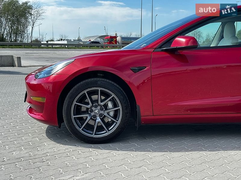 Седан Tesla Model 3 2020 в Львові