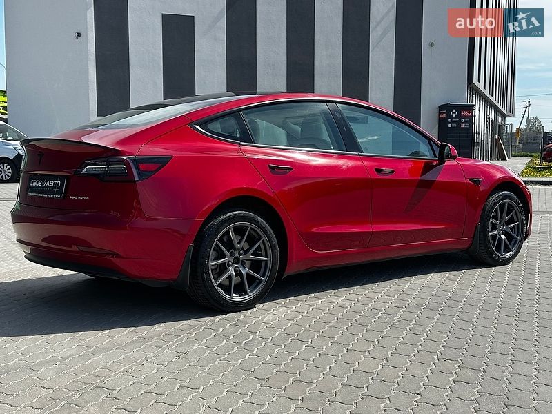 Седан Tesla Model 3 2020 в Львові