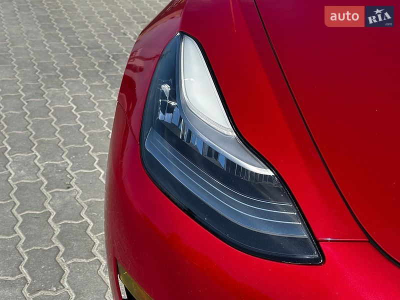 Седан Tesla Model 3 2020 в Львові