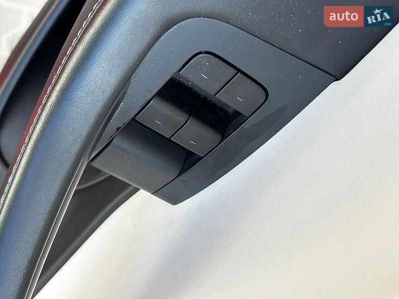 Седан Tesla Model 3 2020 в Львові