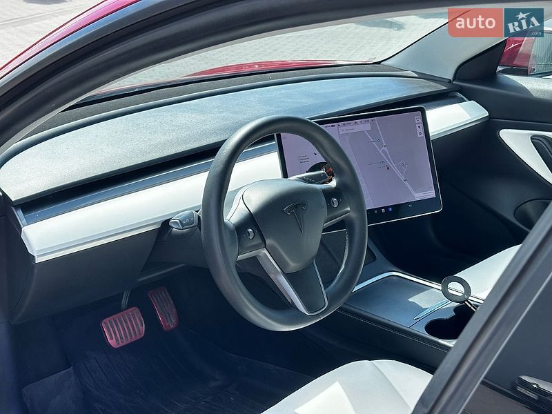 Седан Tesla Model 3 2020 в Львові