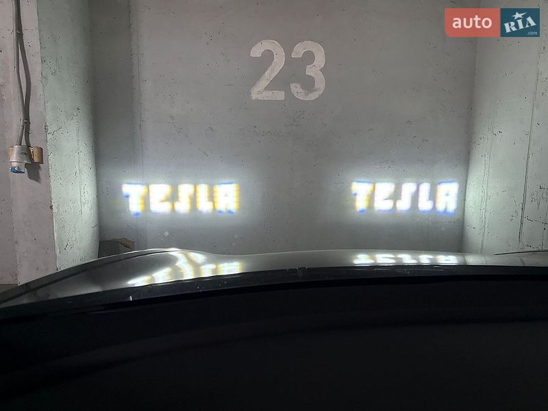Седан Tesla Model 3 2022 в Львове