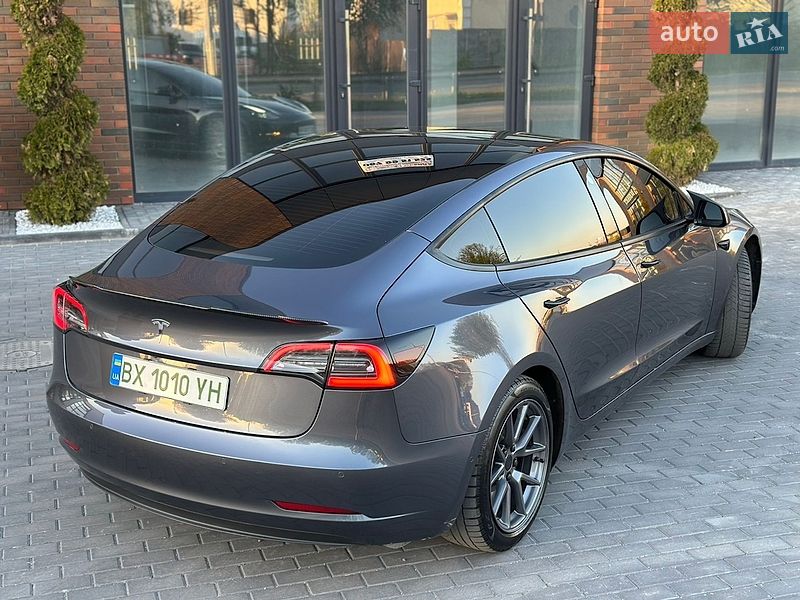 Седан Tesla Model 3 2021 в Вінниці