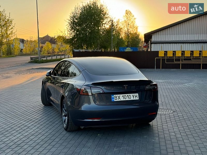 Седан Tesla Model 3 2021 в Вінниці