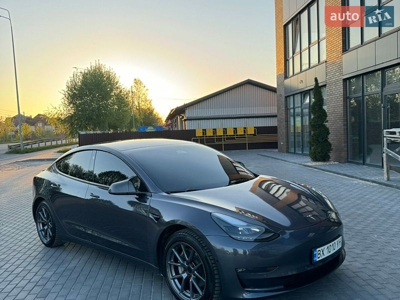 Седан Tesla Model 3 2021 в Вінниці