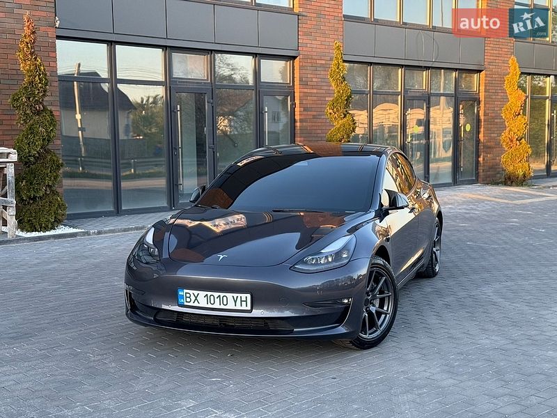 Седан Tesla Model 3 2021 в Вінниці