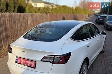 Седан Tesla Model 3 2019 в Львове