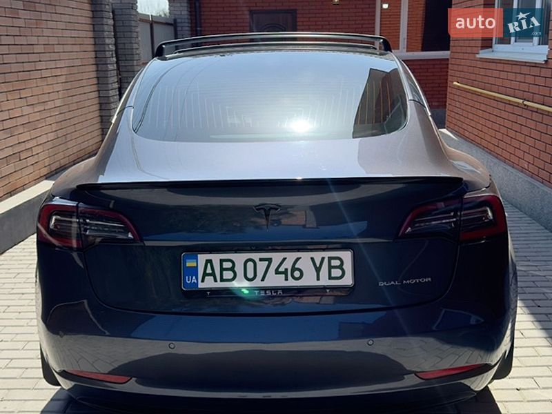 Седан Tesla Model 3 2019 в Вінниці