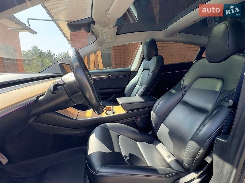 Седан Tesla Model 3 2019 в Вінниці