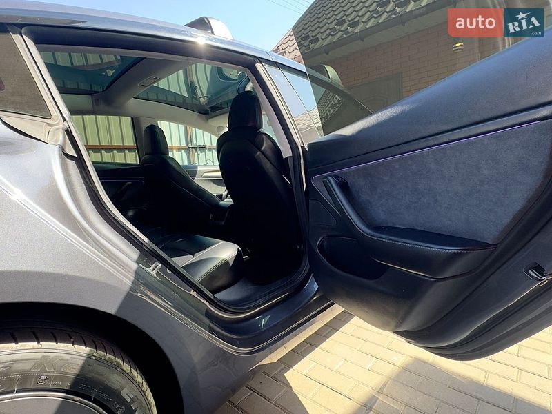 Седан Tesla Model 3 2019 в Вінниці