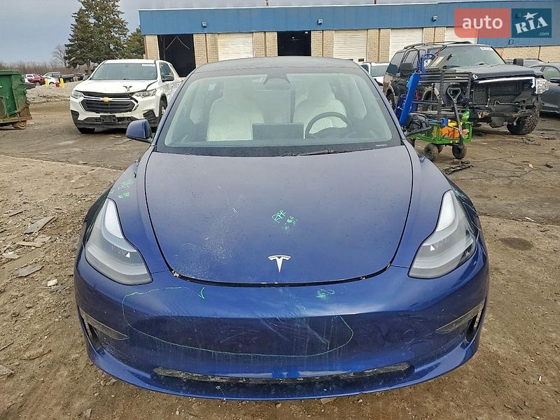 Седан Tesla Model 3 2023 в Львові