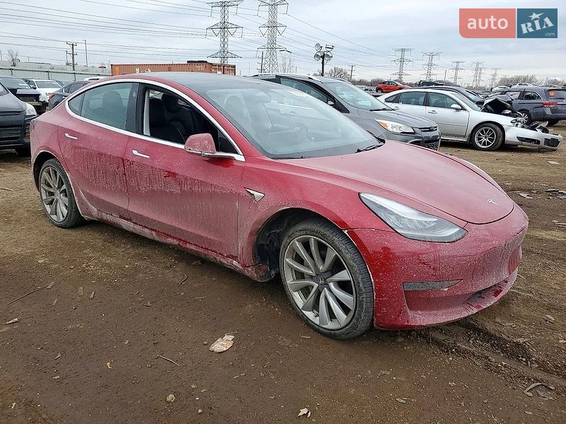 Седан Tesla Model 3 2020 в Львове