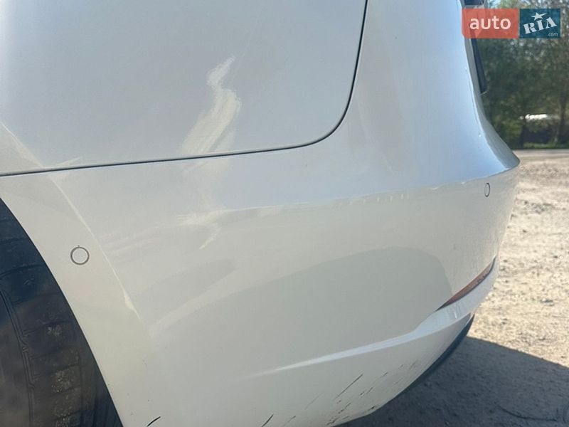 Седан Tesla Model 3 2020 в Ніжині