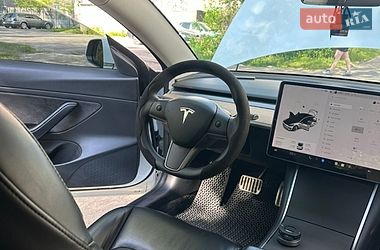 Седан Tesla Model 3 2020 в Ніжині