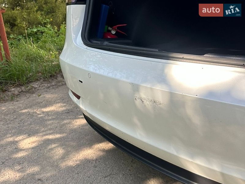 Седан Tesla Model 3 2020 в Ніжині