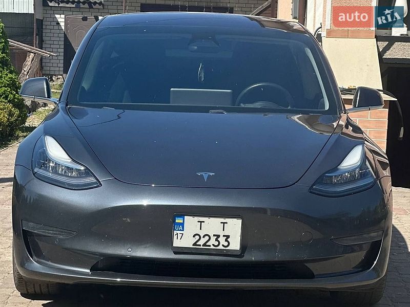 Седан Tesla Model 3 2018 в Золотоноші