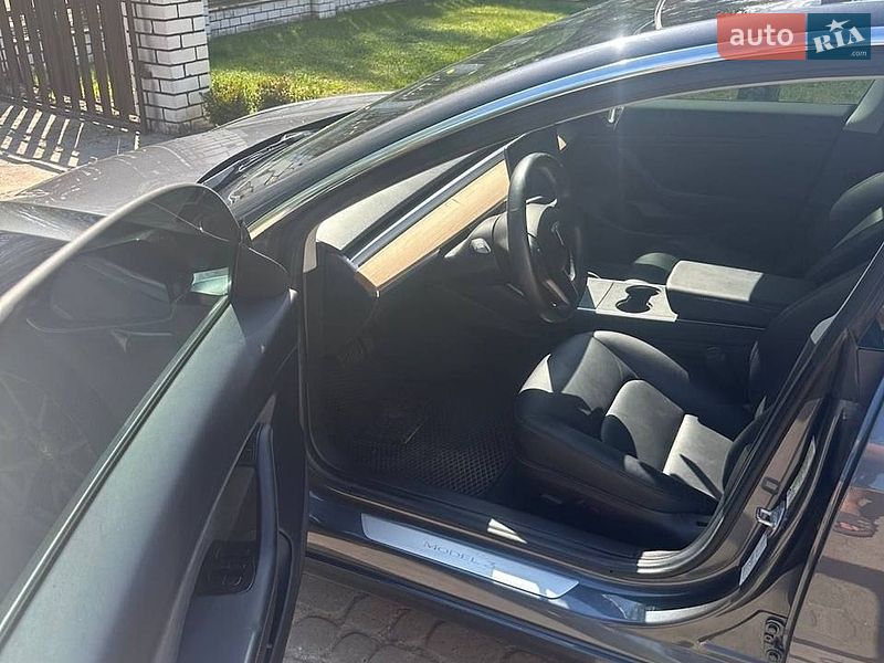 Седан Tesla Model 3 2018 в Золотоноші