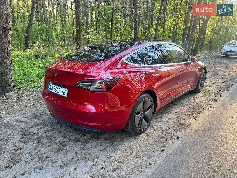 Седан Tesla Model 3 2020 в Києві