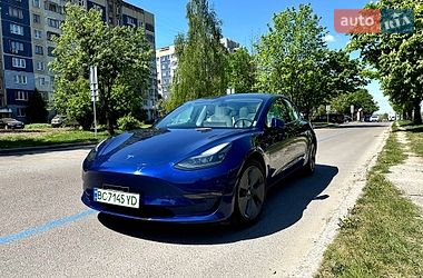 Седан Tesla Model 3 2023 в Львове