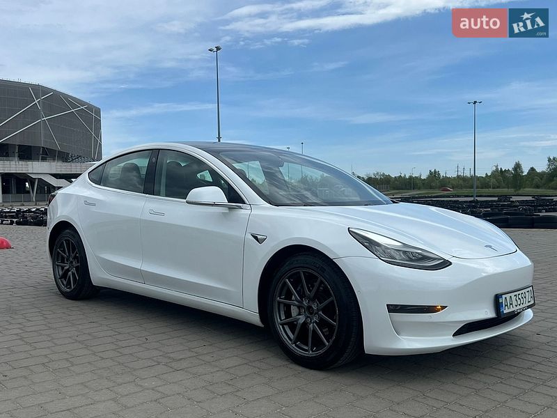 Седан Tesla Model 3 2020 в Львові