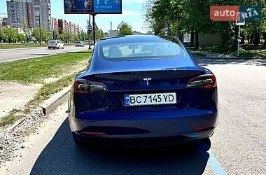 Седан Tesla Model 3 2023 в Львове