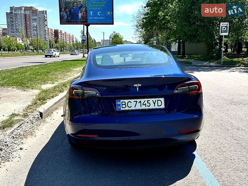 Седан Tesla Model 3 2023 в Львове