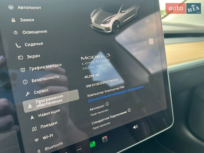 Седан Tesla Model 3 2020 в Львові